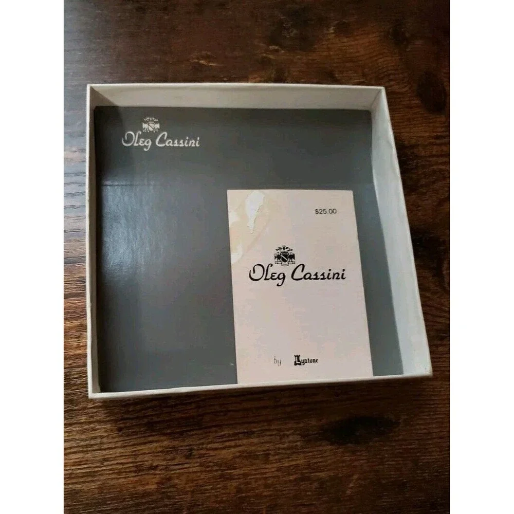 Oleg Cassini by Lyntone Men's Bi-Fold Brown Leather Wallet Box Buck Hunting NOS